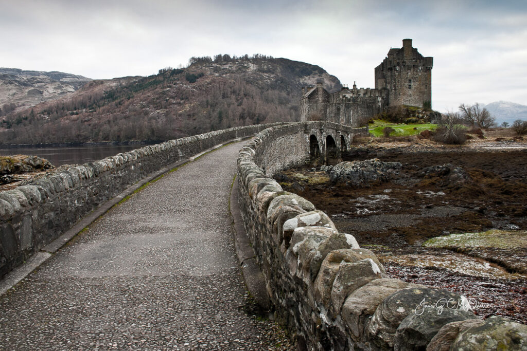 Eilean Donan Castle. Leading lines.