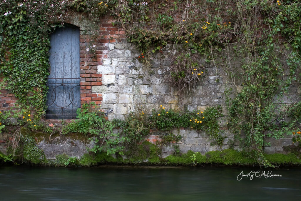 Bloue Door, Rule of Thirds and use of Color